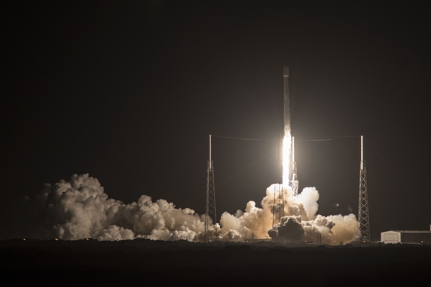 Запуск спутника JC SAT 16 на ракете Falcon 9в августе 2016