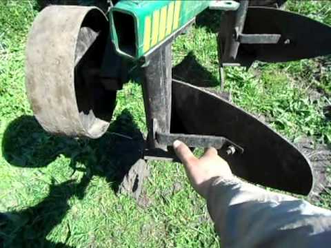 Регулировка навесного плуга перед пахотой. Adjustment hinged plow before plowing