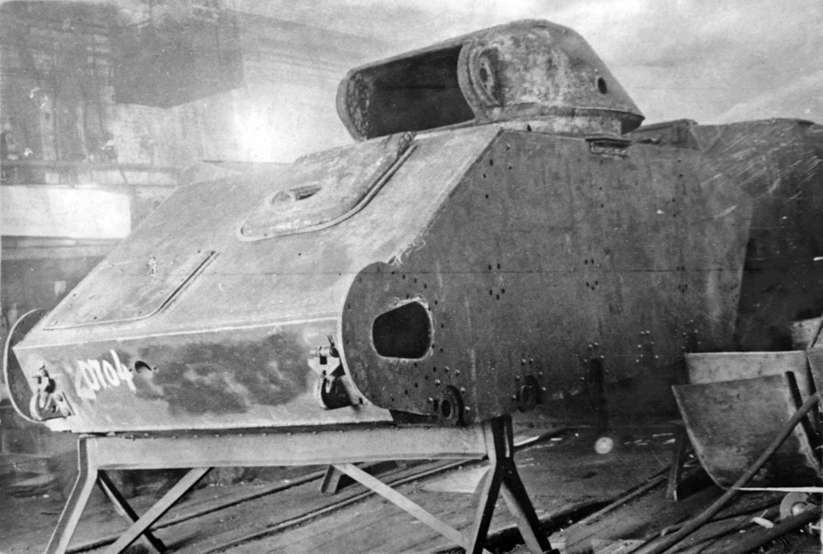 ​Один из первых Т-70 завода №38 в процессе сборки. Танк оснащён литой башней - Т-70: подросший малыш 