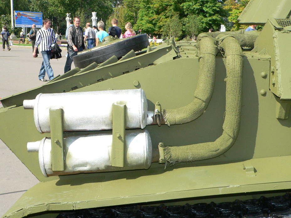 ​Вывод выхлопных труб через крышу, введенный в конструкцию серийных танков с 5 августа 1942 года - Поверхностная модернизация лёгкого танка 