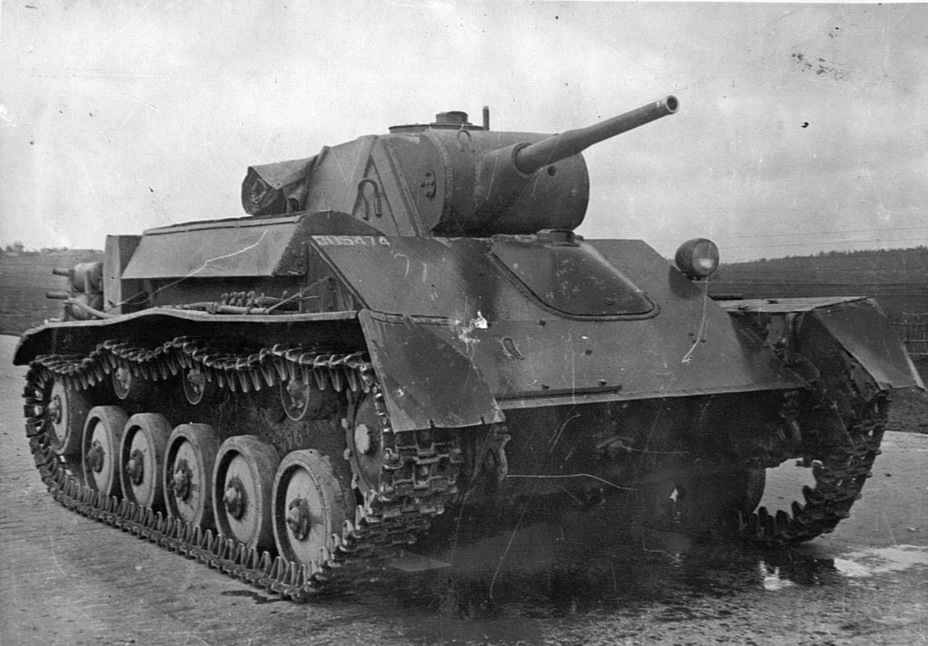 ​Т-70Б выпуска июня 1943 года. Хорошо виден штампованный люк механика-водителя, литой люк продолжали при этом ставить - Поверхностная модернизация лёгкого танка 
