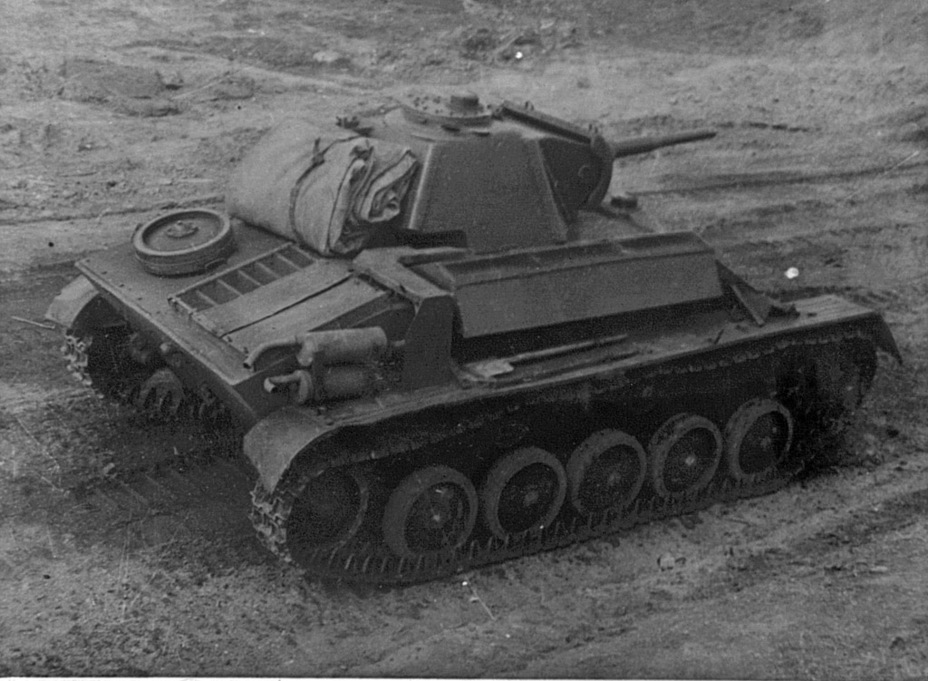 ​С этого ракурса хорошо видно ограждение выхлопных труб, введённое с 18 апреля - Поверхностная модернизация лёгкого танка 
